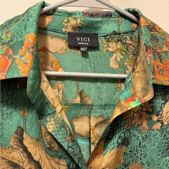 Vici button up shirt. - Picture 1 of 3